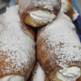 Трубочка слоёная с белковым кремом